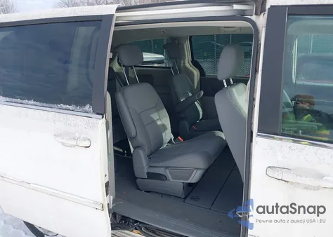 2010 Chrysler Town & Country Lx z USA, uszkodzony, nr VIN 2A4RR4DE6AR108148